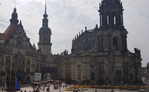 schlossplatzdan kraliyet ve katolik kilisesi